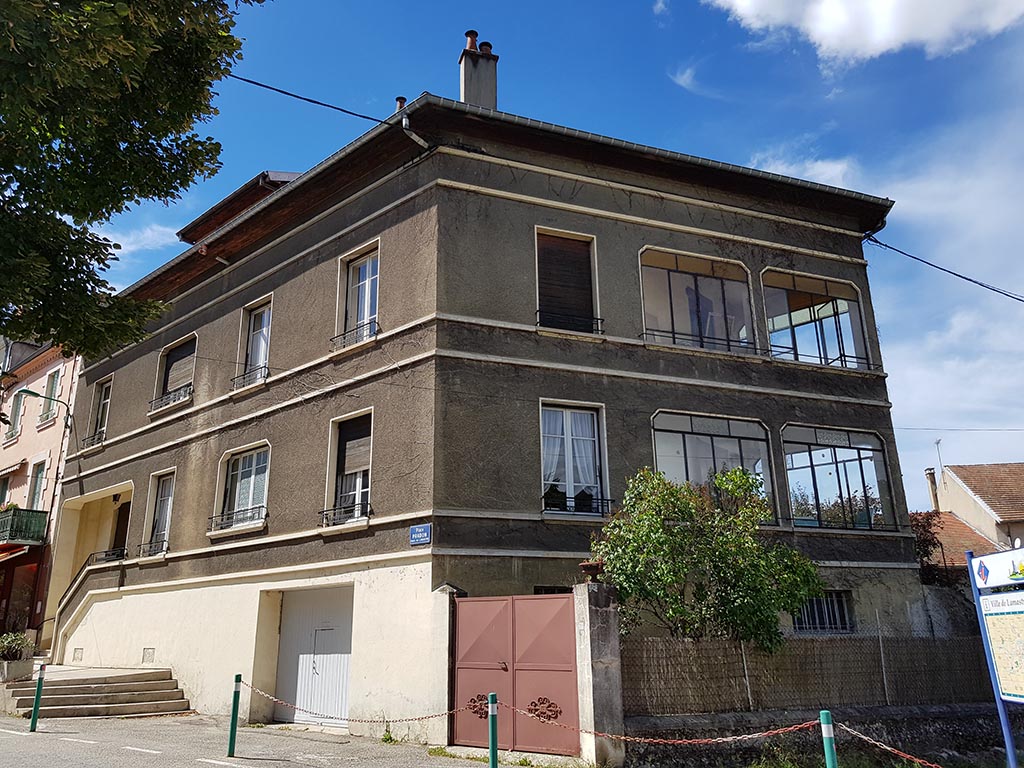 Caritas Habitat fera l’acquisition en début d’année 2022 d’une maison de 400m² à rénover, en plein centre bourg de Lamastre en Ardèche, afin d’y développer une colocation pour personnes âgées