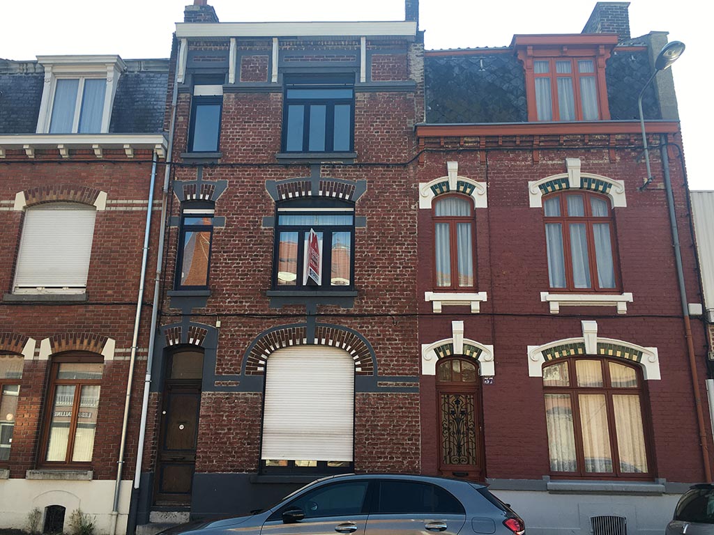 La Maison Grand-Nord porté par l’association Utopia 56 vise à proposer une maison d’accueil temporaire pour donner un instant de répit et un accompagnement aux mineurs des campements du nord de la France.